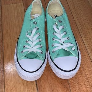 BRAND NEW NEVER WORN CONVERSE